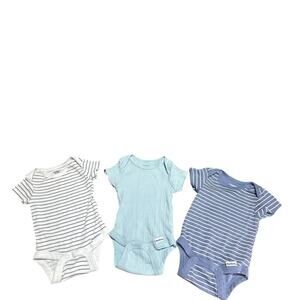 Gerber 3 short sleeve onesies size NB